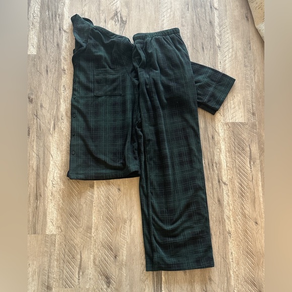 SKIMS Unisex Super Soft Dark Green Flannel Pajama Set - Picture 6 of 9